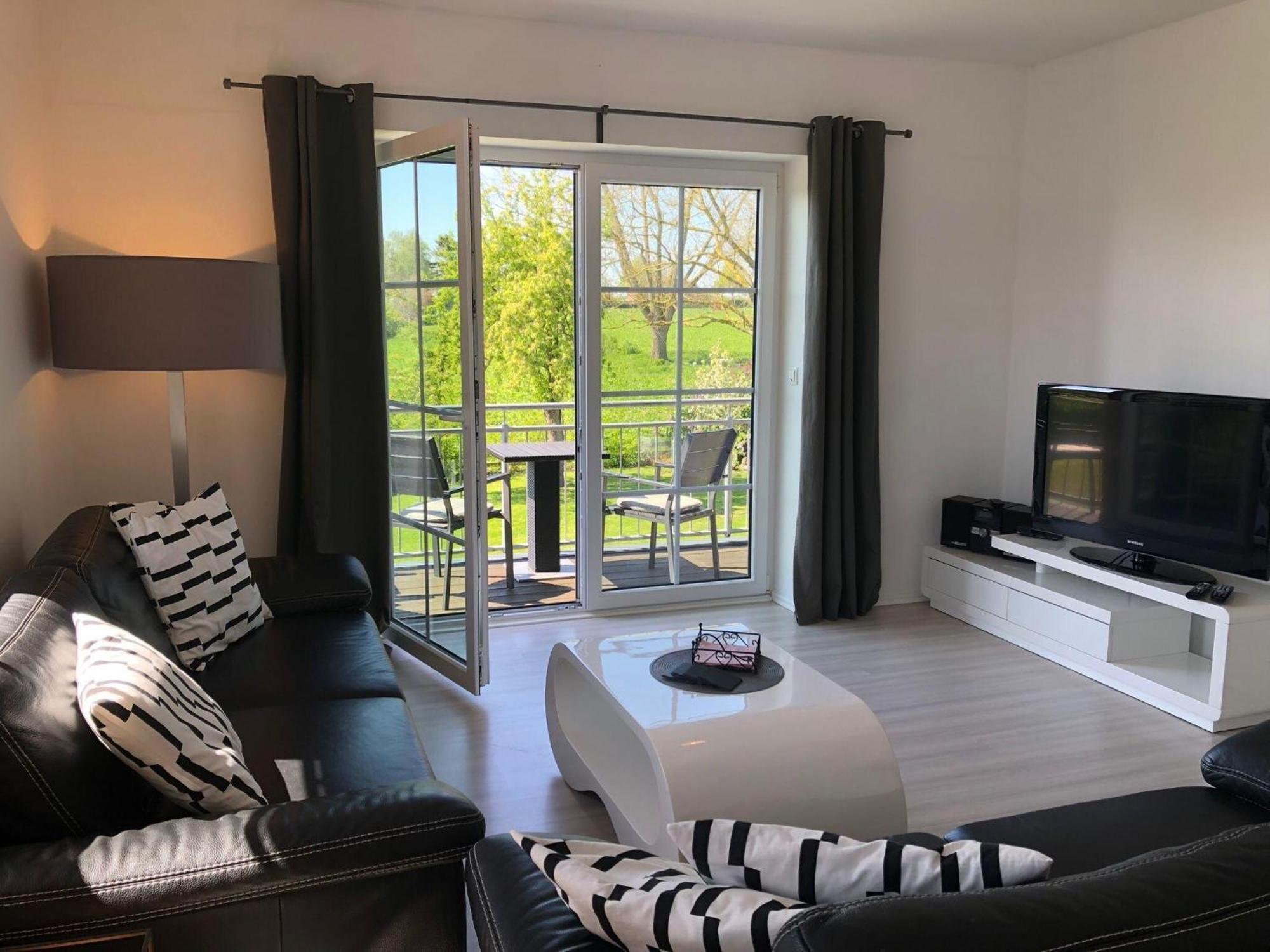 Charming Apartment in Oldenburg in Holstein with Terrace Exterior foto