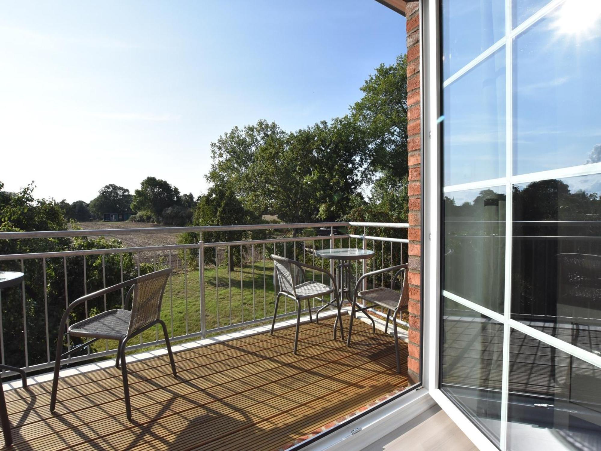 Charming Apartment in Oldenburg in Holstein with Terrace Exterior foto